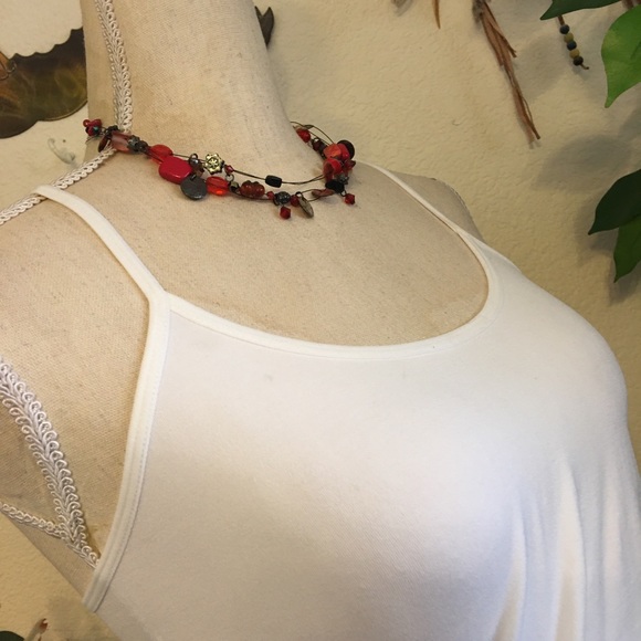 Red tones mixed material beaded fish line necklace - Picture 2 of 8